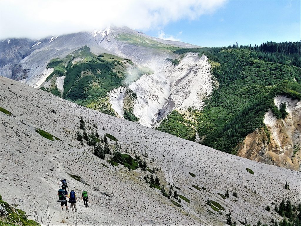 Hiking the Loowit trail loop at Mt St Helens